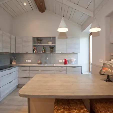 Villa Le Grenier By Vintage Travel